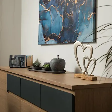 2 Bd Downtown With Private Parking 400 Meters Walk To The