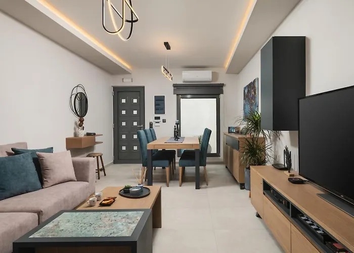 2 Bd Downtown With Private Parking 400 Meters Walk To The *