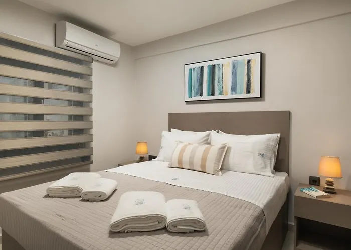 2 Bd Downtown With Private Parking 400 Meters Walk To The *