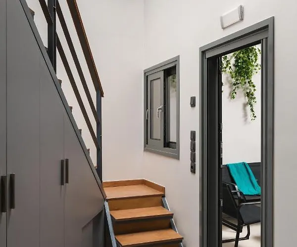 2 Bd Downtown With Private Parking 400 Meters Walk To The