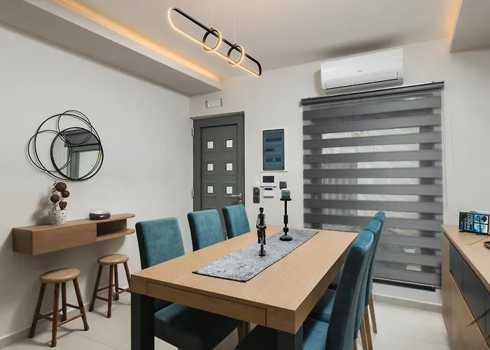 2 Bd Downtown With Private Parking 400 Meters Walk To The *