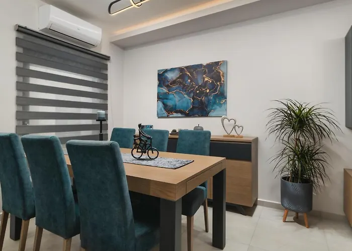 Σπίτι διακοπών 2 Bd Downtown With Private Parking 400 Meters Walk To The