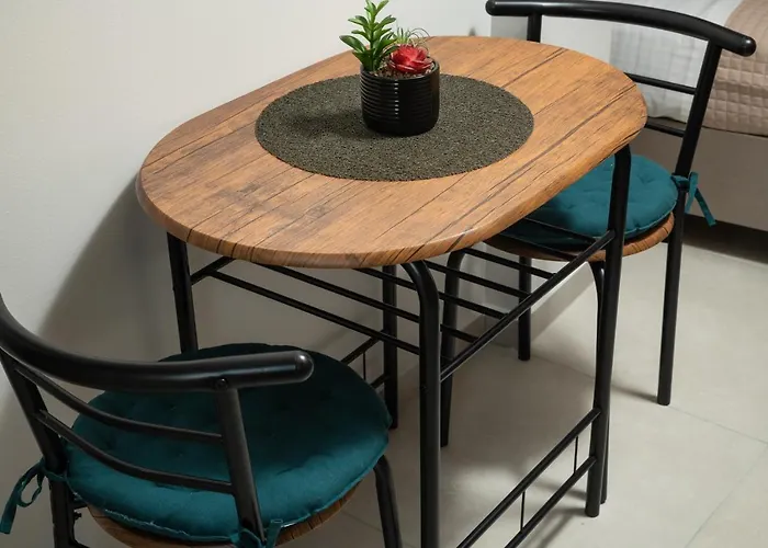 2 Bd Downtown With Private Parking 400 Meters Walk To The