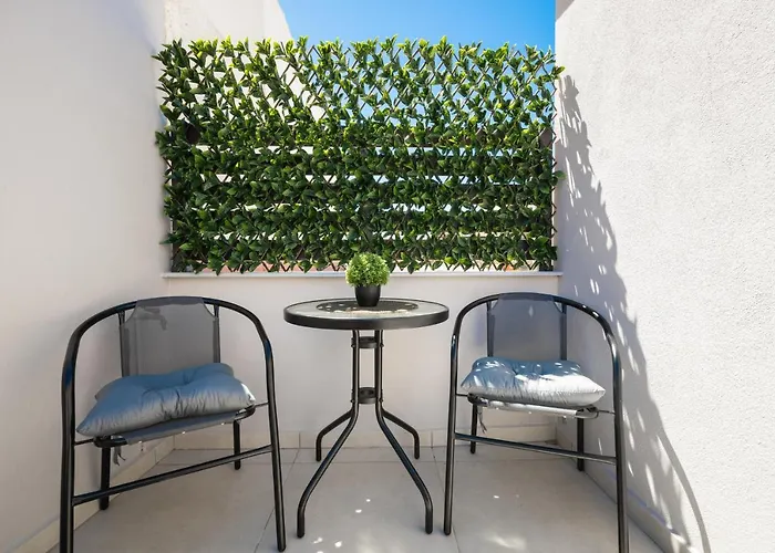 2 Bd Downtown With Private Parking 400 Meters Walk To The * Χανιά