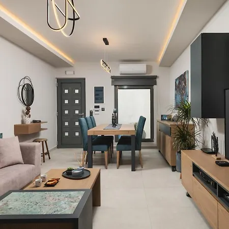 2 Bd Downtown With Private Parking 400 Meters Walk To The *