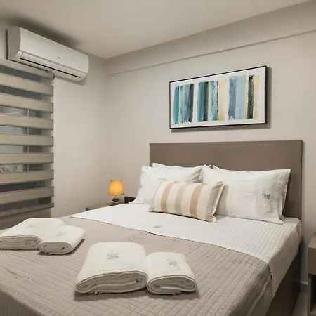 2 Bd Downtown With Private Parking 400 Meters Walk To The *