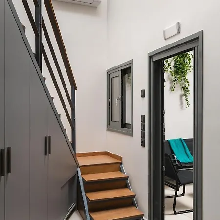 2 Bd Downtown With Private Parking 400 Meters Walk To The