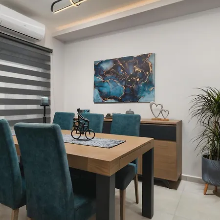 Будинок відпочинку 2 Bd Downtown With Private Parking 400 Meters Walk To The