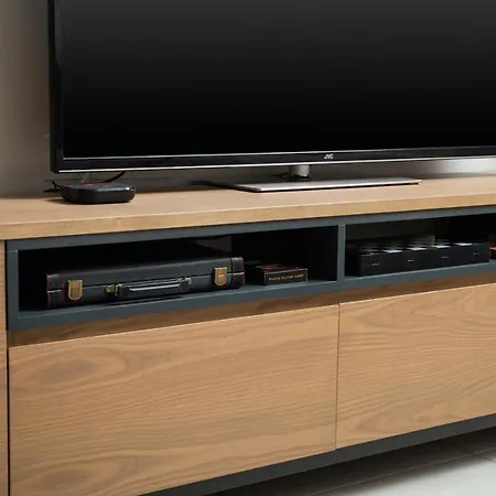 2 Bd Downtown With Private Parking 400 Meters Walk To The *