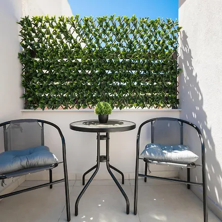 2 Bd Downtown With Private Parking 400 Meters Walk To The * Ханья