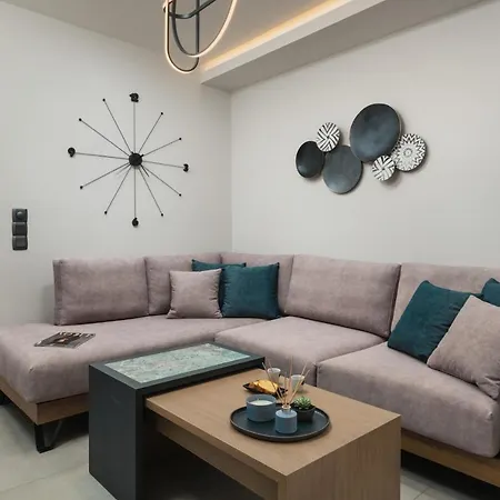 2 Bd Downtown With Private Parking 400 Meters Walk To The Hébergement de vacances La Canée