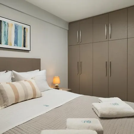 2 Bd Downtown With Private Parking 400 Meters Walk To The * La Canée