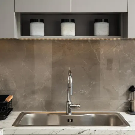 Hébergement de vacances 2 Bd Downtown With Private Parking 400 Meters Walk To The