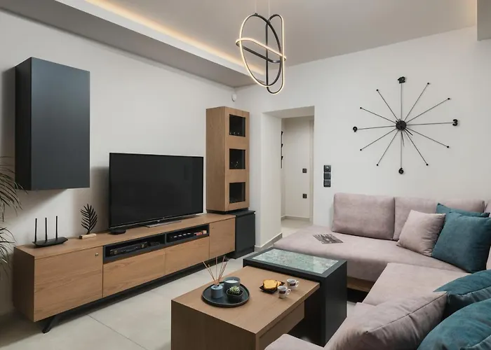 2 Bd Downtown With Private Parking 400 Meters Walk To The *